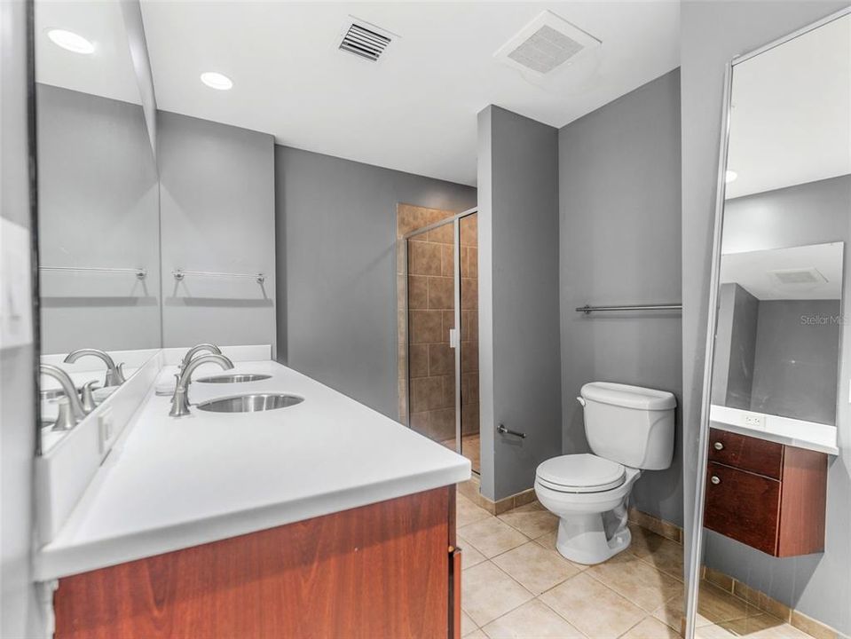 出租: $2,800 (2 贝兹, 1 浴室, 1050 平方英尺)