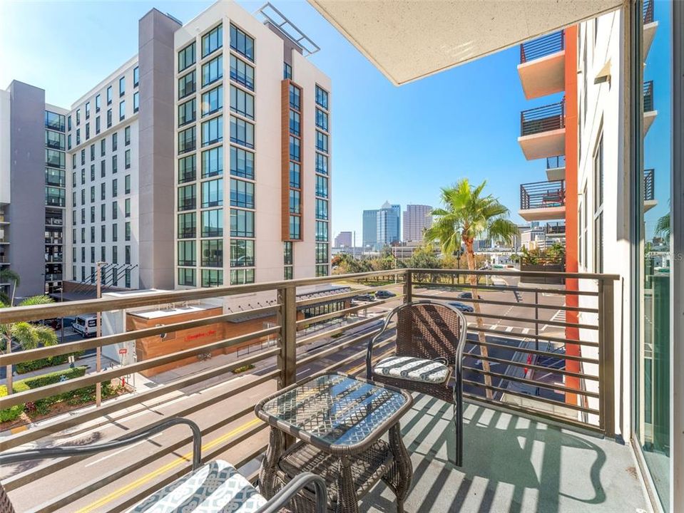 出租: $2,800 (2 贝兹, 1 浴室, 1050 平方英尺)