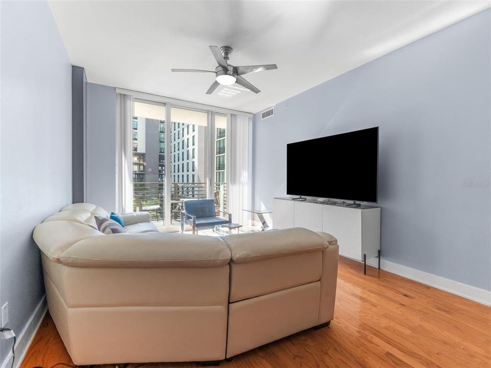 出租: $2,800 (2 贝兹, 1 浴室, 1050 平方英尺)