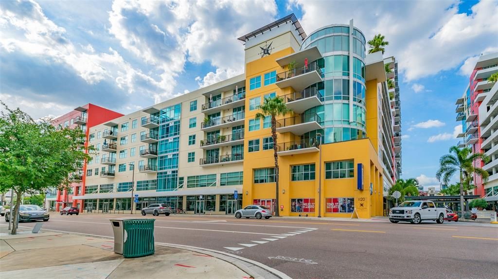 出租: $2,800 (2 贝兹, 1 浴室, 1050 平方英尺)