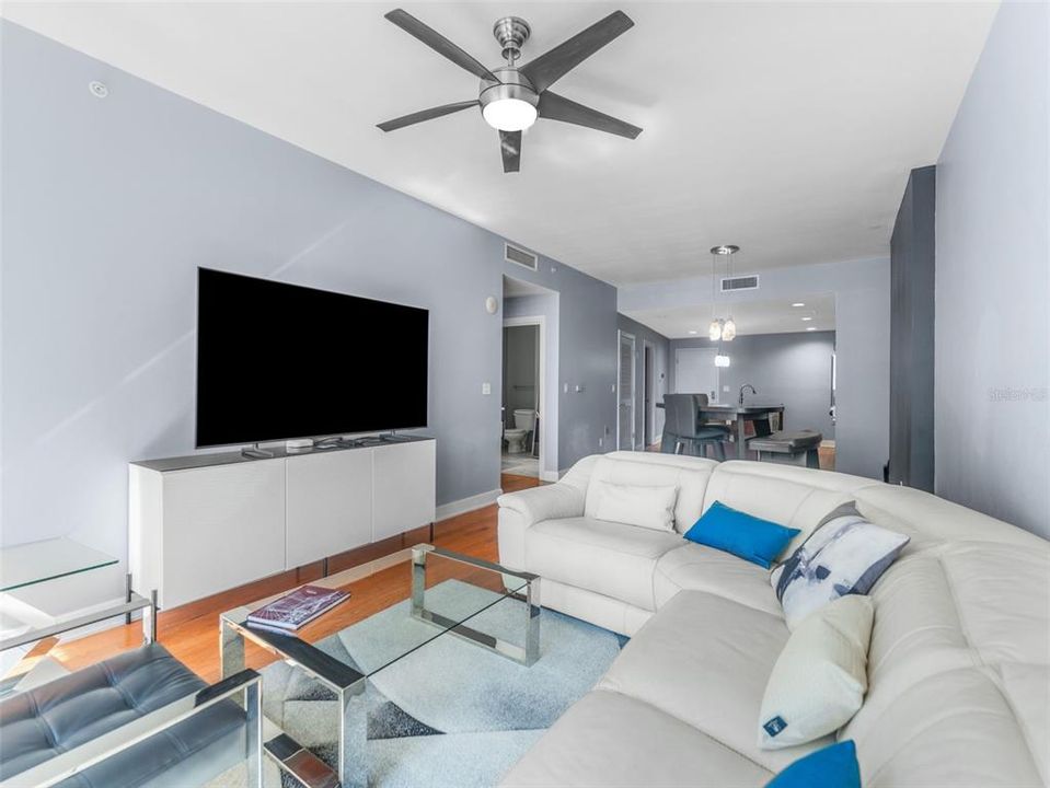 出租: $2,800 (2 贝兹, 1 浴室, 1050 平方英尺)