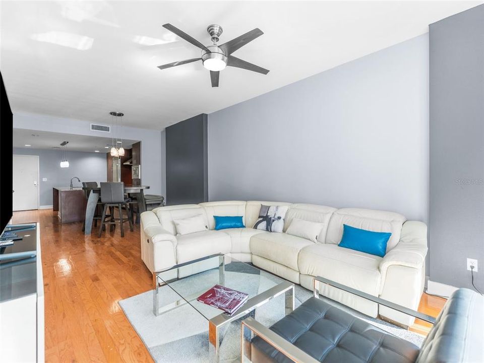 出租: $2,800 (2 贝兹, 1 浴室, 1050 平方英尺)