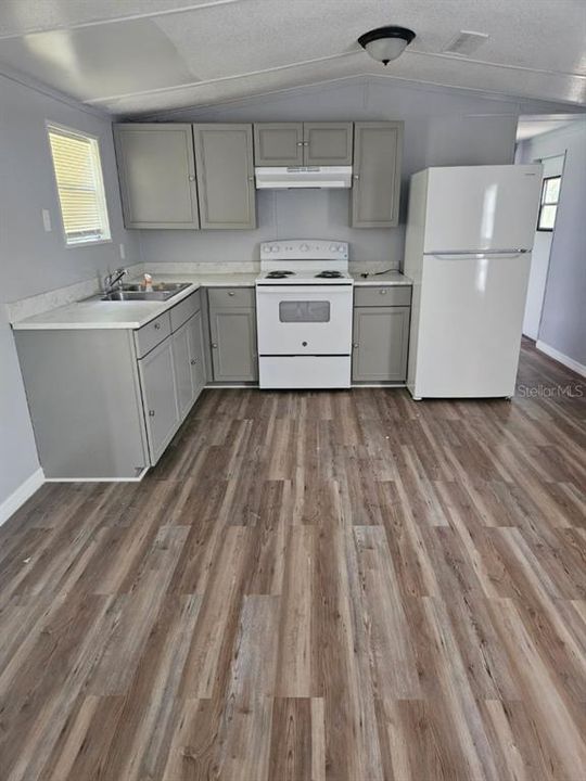 На продажу: $180,000 (2 спален, 1 ванн, 616 Квадратных фут)