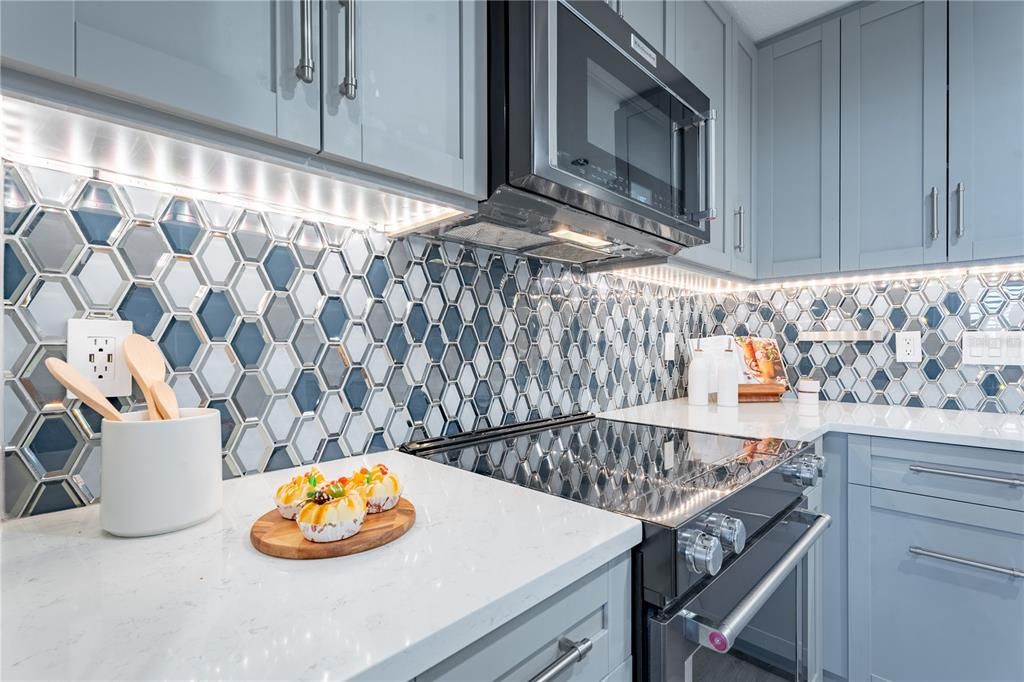 For Sale: $689,000 (2 beds, 2 baths, 1705 Square Feet)