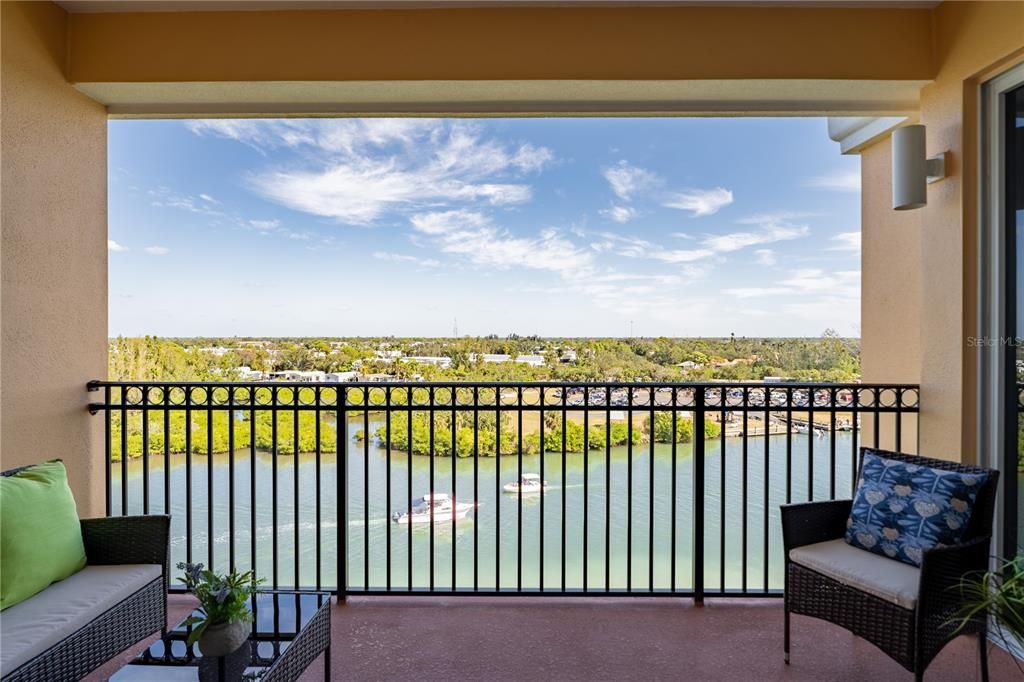 For Sale: $689,000 (2 beds, 2 baths, 1705 Square Feet)