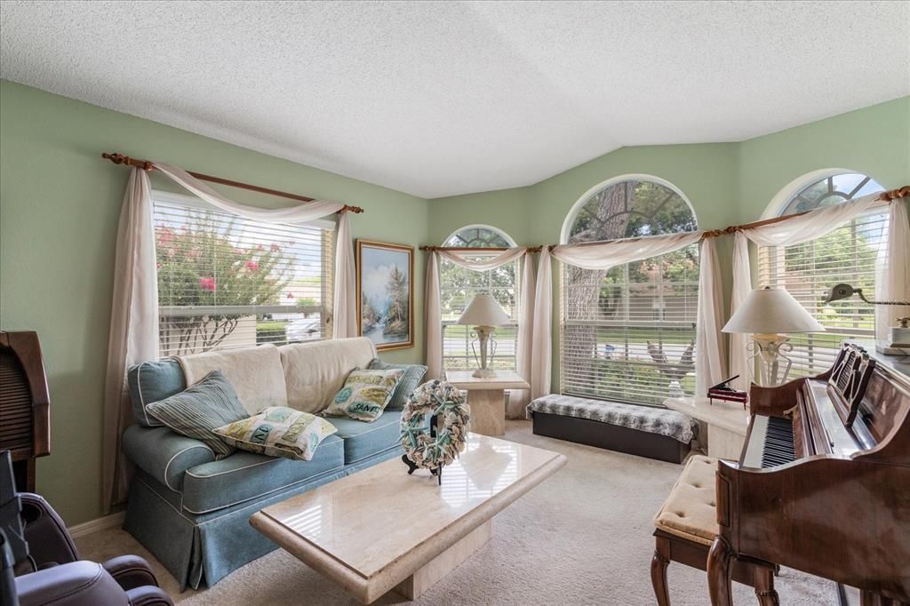 待售: $310,000 (3 贝兹, 2 浴室, 1975 平方英尺)