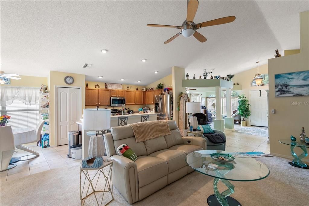 待售: $310,000 (3 贝兹, 2 浴室, 1975 平方英尺)