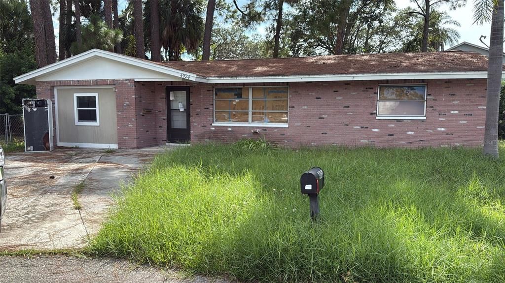 Active With Contract: $275,000 (4 beds, 1 baths, 1352 Square Feet)