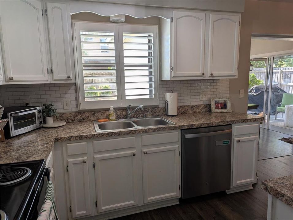 For Sale: $417,900 (3 beds, 1 baths, 1070 Square Feet)