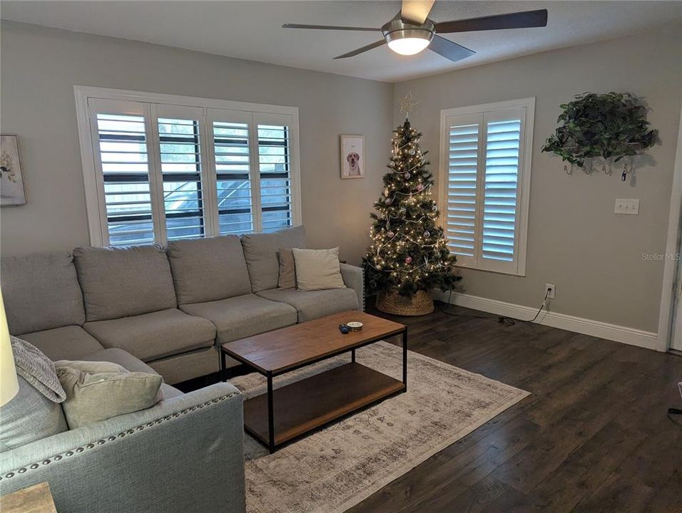 For Sale: $417,900 (3 beds, 1 baths, 1070 Square Feet)