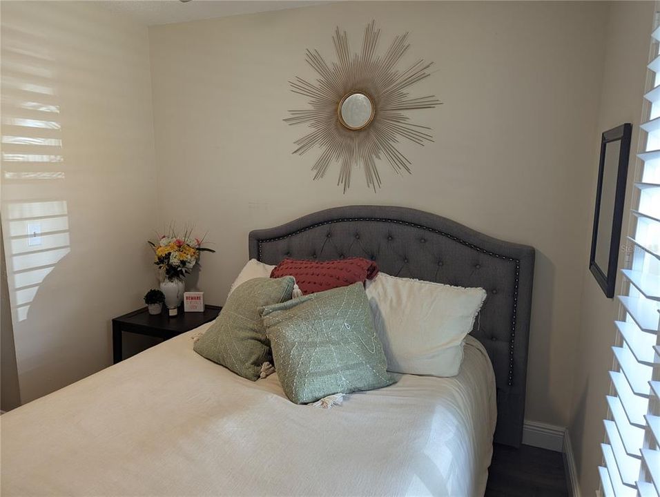 For Sale: $417,900 (3 beds, 1 baths, 1070 Square Feet)