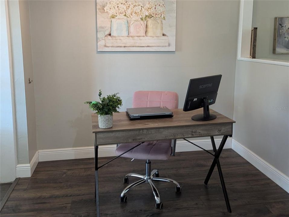 For Sale: $417,900 (3 beds, 1 baths, 1070 Square Feet)