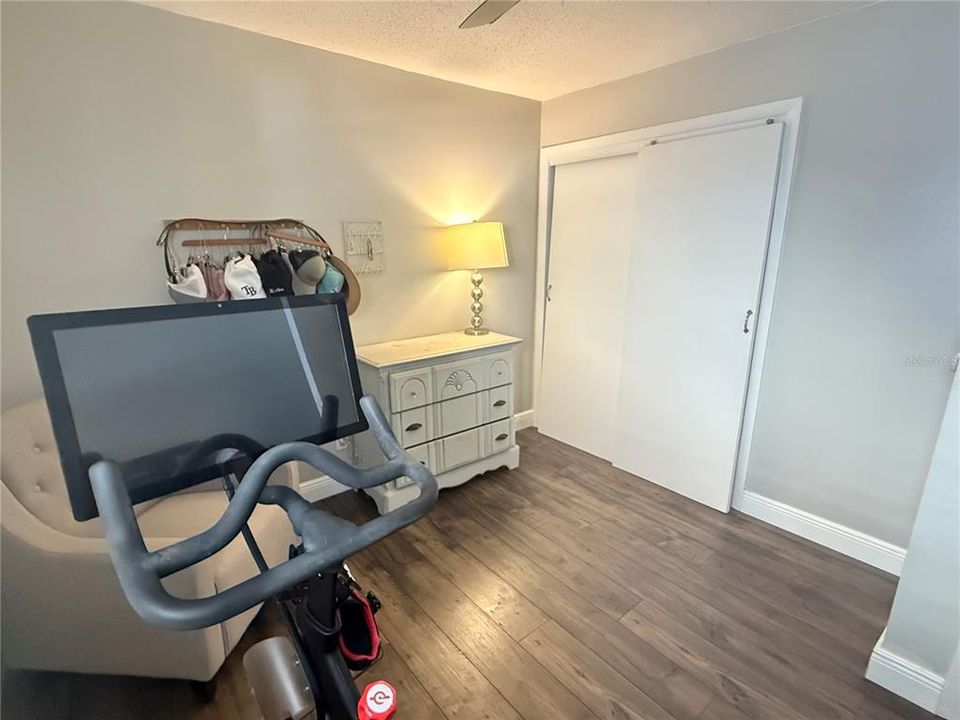 For Sale: $417,900 (3 beds, 1 baths, 1070 Square Feet)