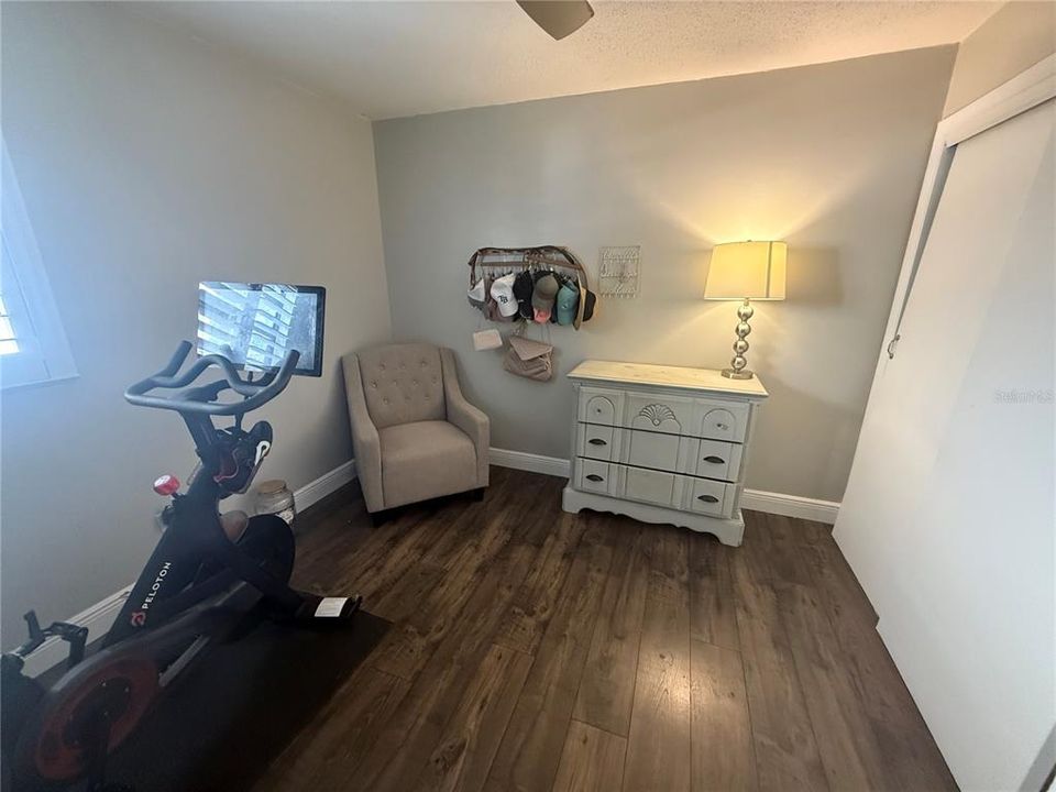 For Sale: $417,900 (3 beds, 1 baths, 1070 Square Feet)