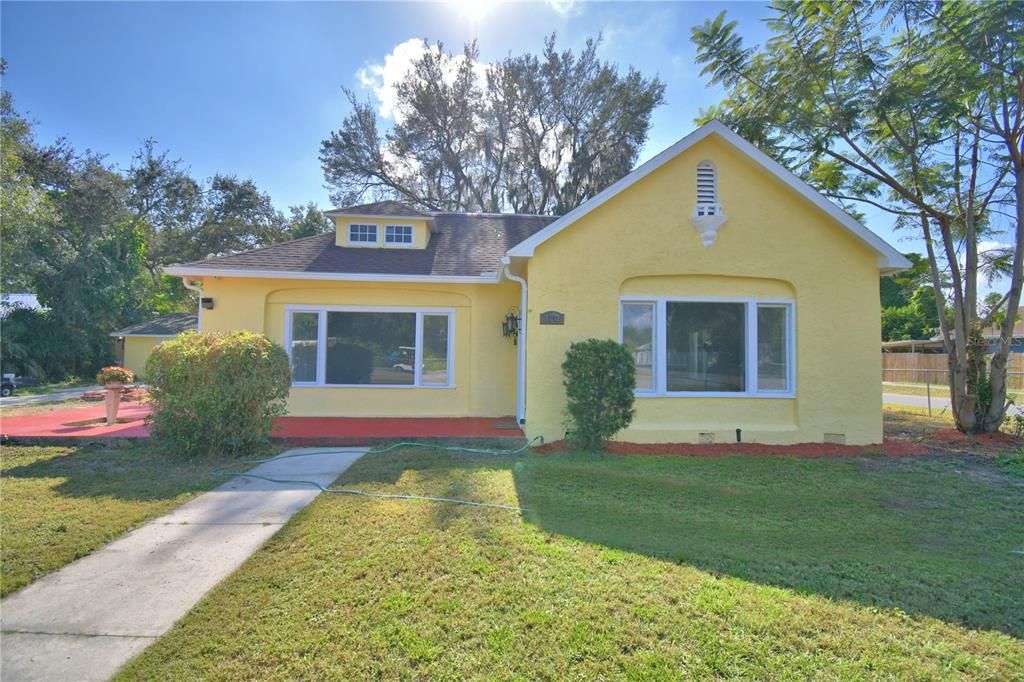 Active With Contract: $339,999 (3 beds, 2 baths, 1924 Square Feet)