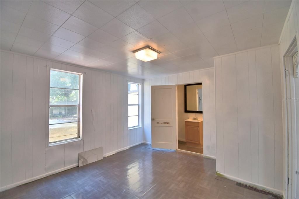 Active With Contract: $339,999 (3 beds, 2 baths, 1924 Square Feet)