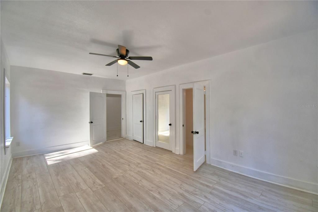 Active With Contract: $339,999 (3 beds, 2 baths, 1924 Square Feet)