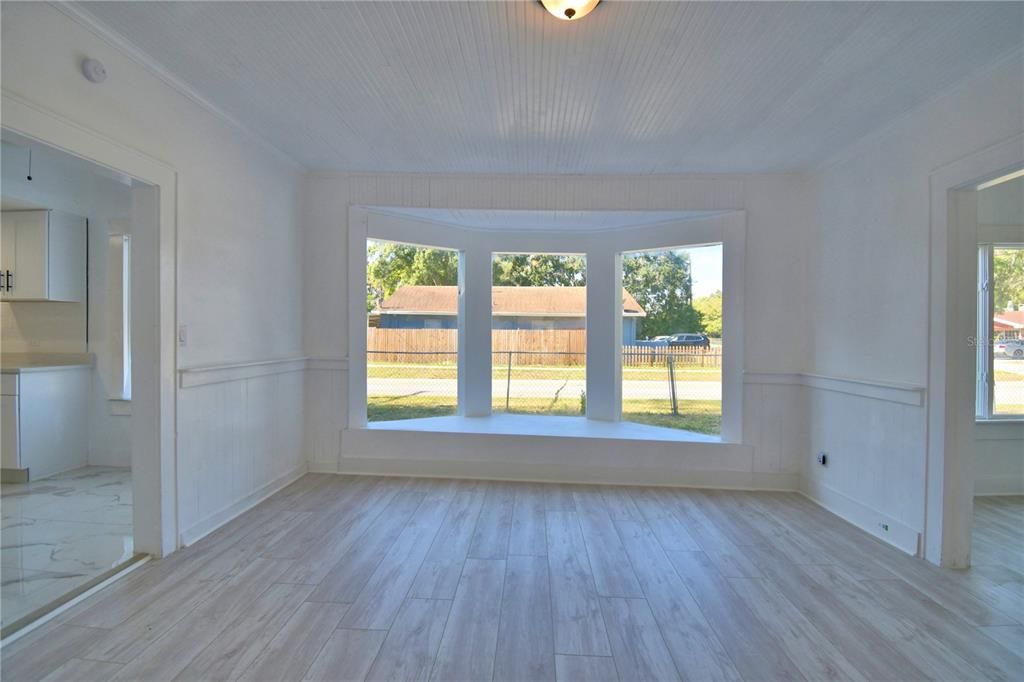 Active With Contract: $339,999 (3 beds, 2 baths, 1924 Square Feet)