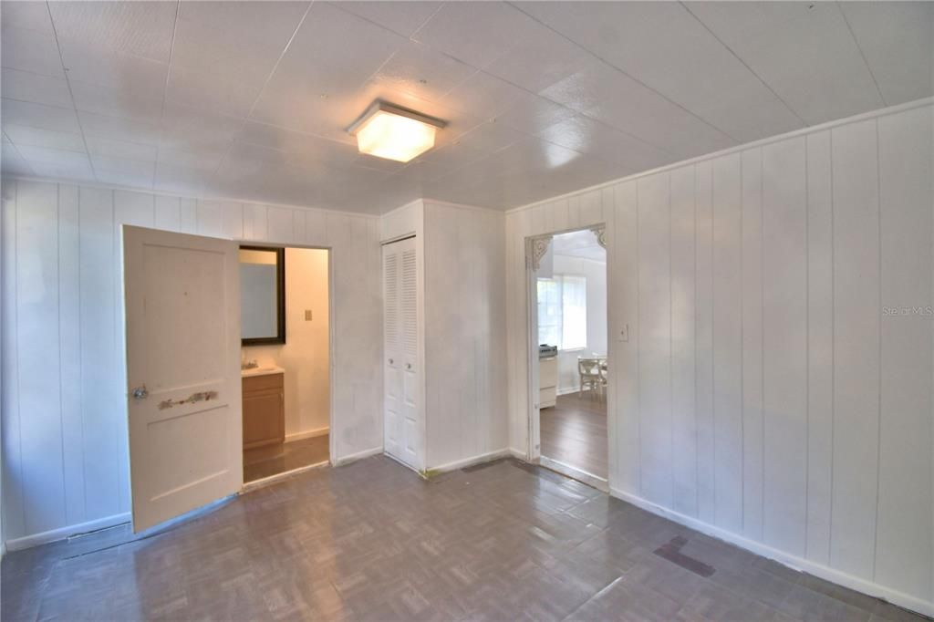 Active With Contract: $339,999 (3 beds, 2 baths, 1924 Square Feet)