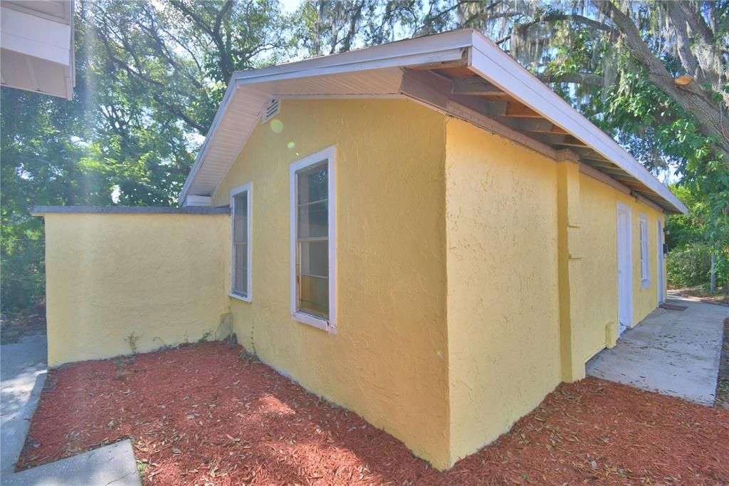 Active With Contract: $339,999 (3 beds, 2 baths, 1924 Square Feet)