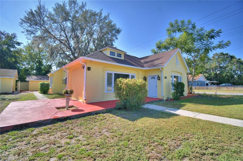 Active With Contract: $339,999 (3 beds, 2 baths, 1924 Square Feet)