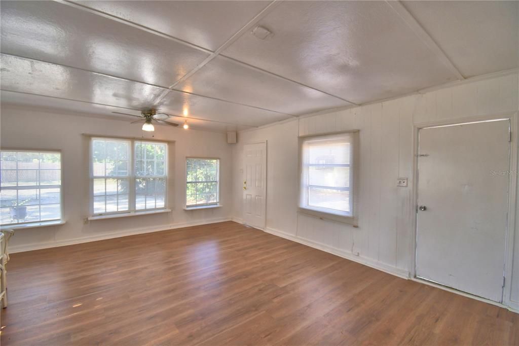 Active With Contract: $339,999 (3 beds, 2 baths, 1924 Square Feet)