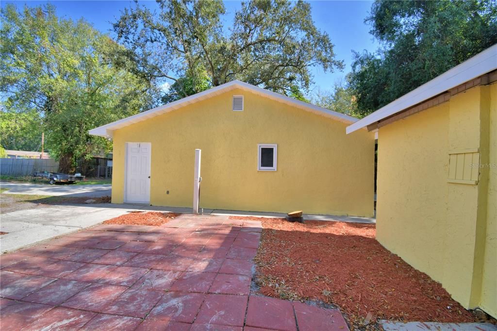 Active With Contract: $339,999 (3 beds, 2 baths, 1924 Square Feet)