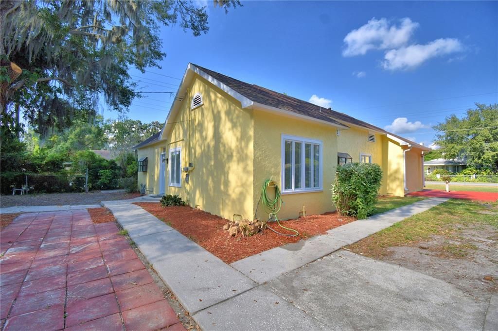 Active With Contract: $339,999 (3 beds, 2 baths, 1924 Square Feet)