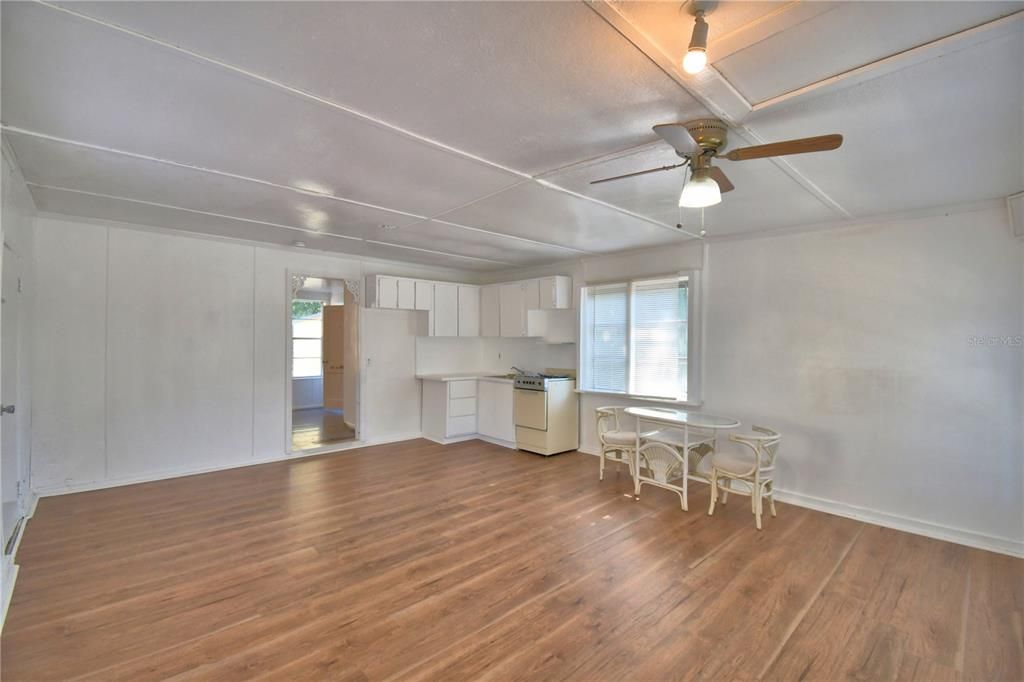 Active With Contract: $339,999 (3 beds, 2 baths, 1924 Square Feet)