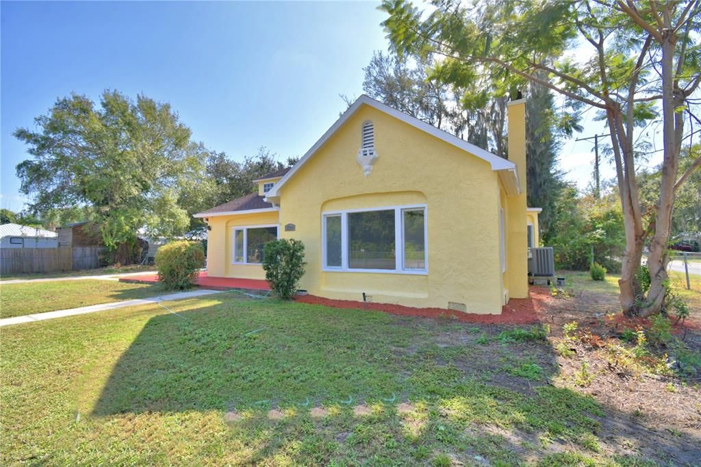 Active With Contract: $339,999 (3 beds, 2 baths, 1924 Square Feet)