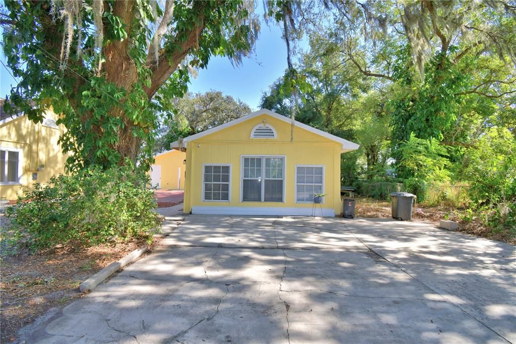 Active With Contract: $339,999 (3 beds, 2 baths, 1924 Square Feet)