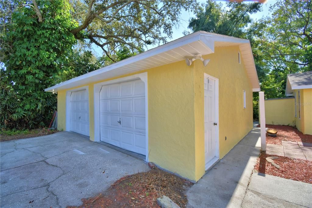 Active With Contract: $339,999 (3 beds, 2 baths, 1924 Square Feet)