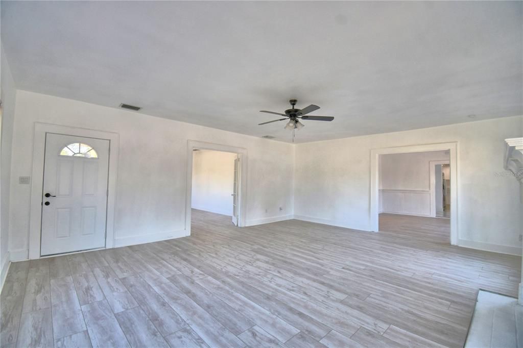 Active With Contract: $339,999 (3 beds, 2 baths, 1924 Square Feet)