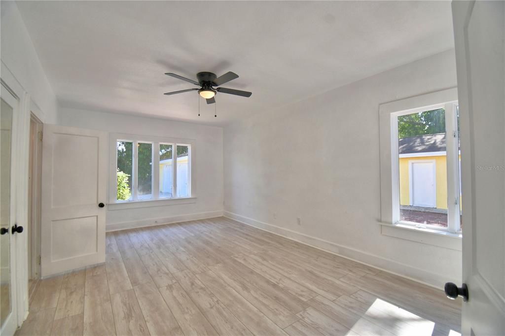 Active With Contract: $339,999 (3 beds, 2 baths, 1924 Square Feet)