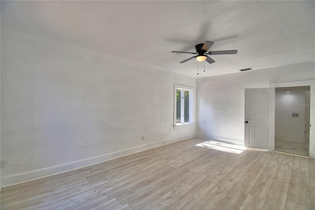 Active With Contract: $339,999 (3 beds, 2 baths, 1924 Square Feet)