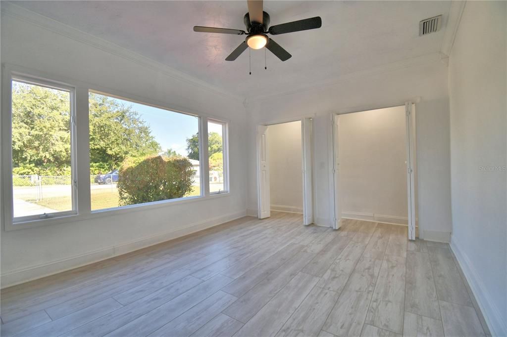 Active With Contract: $339,999 (3 beds, 2 baths, 1924 Square Feet)