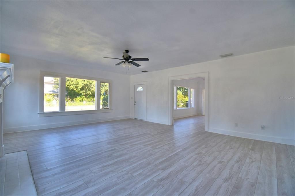 Active With Contract: $339,999 (3 beds, 2 baths, 1924 Square Feet)