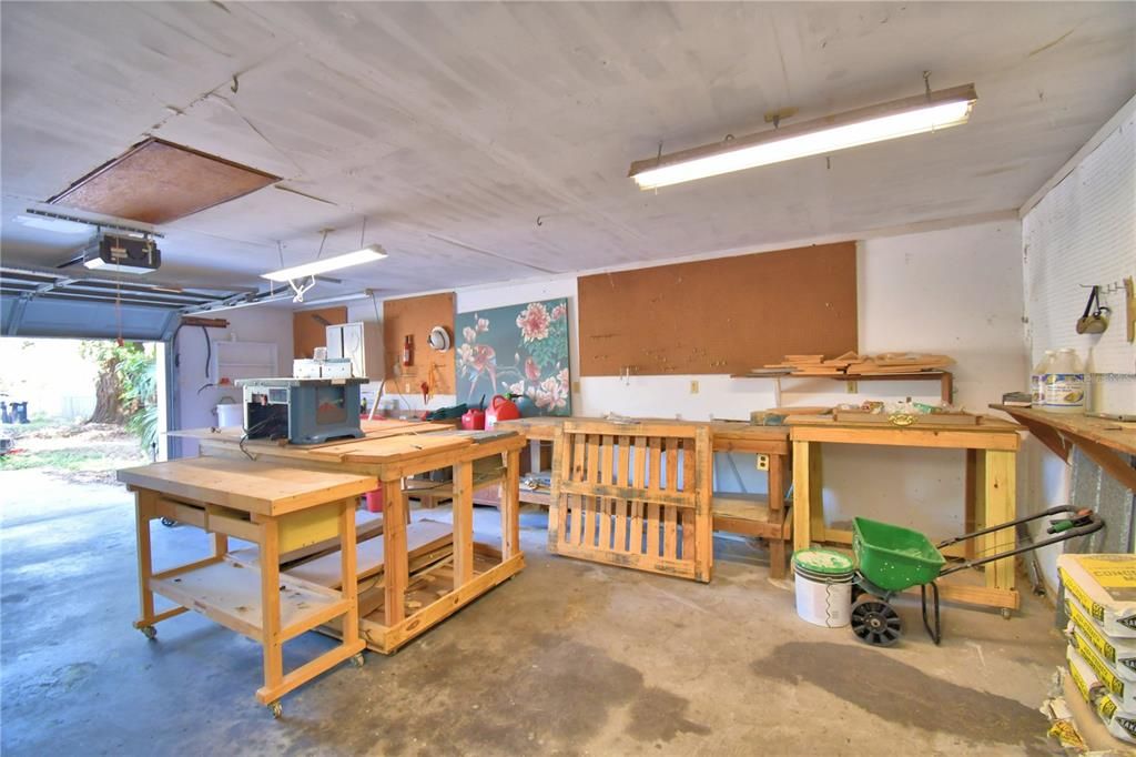 Active With Contract: $339,999 (3 beds, 2 baths, 1924 Square Feet)