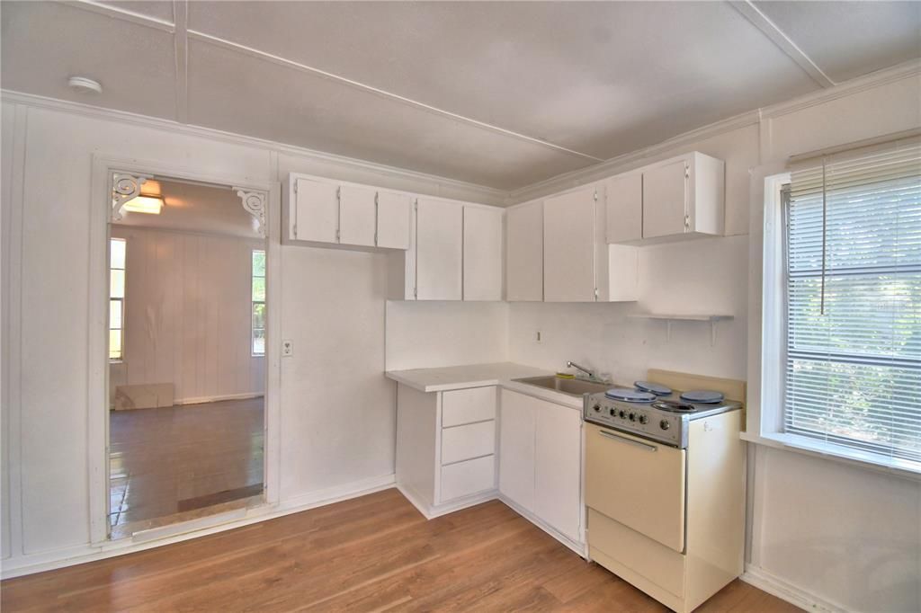 Active With Contract: $339,999 (3 beds, 2 baths, 1924 Square Feet)