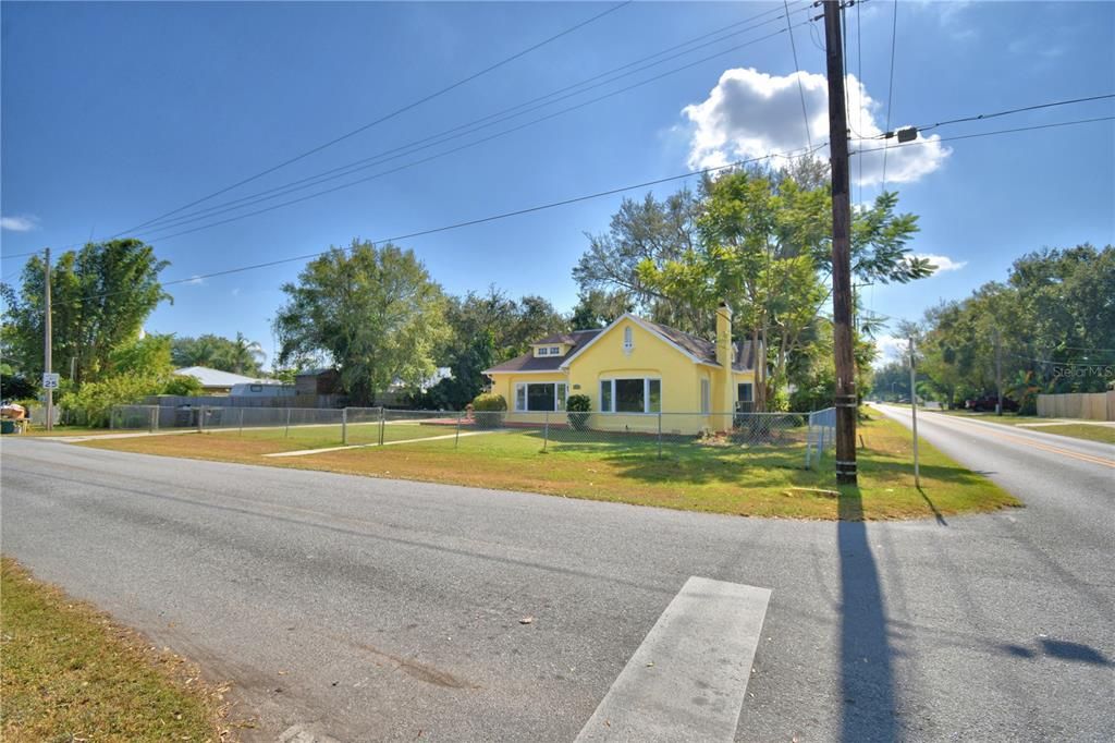 Active With Contract: $339,999 (3 beds, 2 baths, 1924 Square Feet)