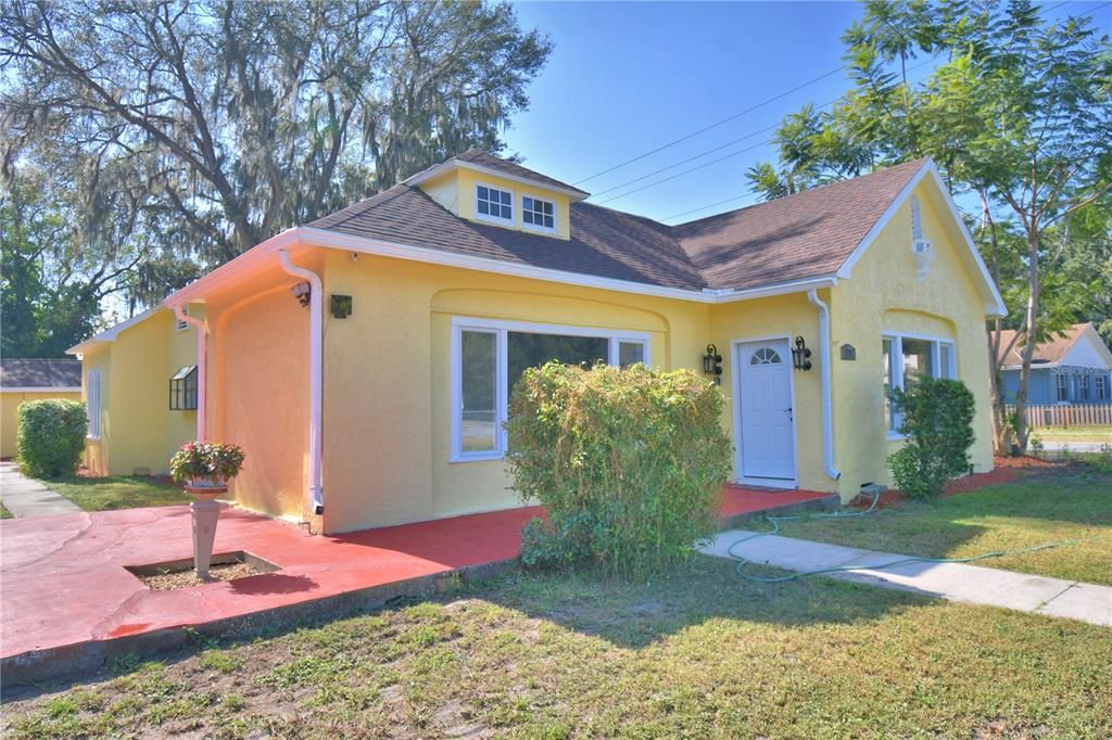 Active With Contract: $339,999 (3 beds, 2 baths, 1924 Square Feet)