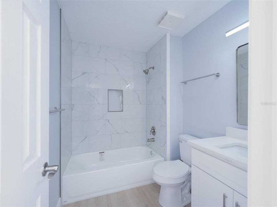 For Sale: $325,000 (2 beds, 2 baths, 1296 Square Feet)