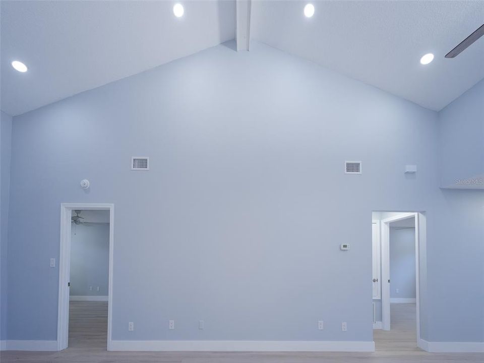 For Sale: $325,000 (2 beds, 2 baths, 1296 Square Feet)