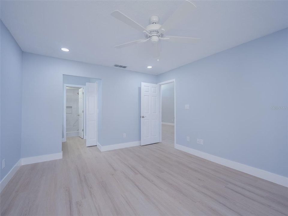 For Sale: $325,000 (2 beds, 2 baths, 1296 Square Feet)