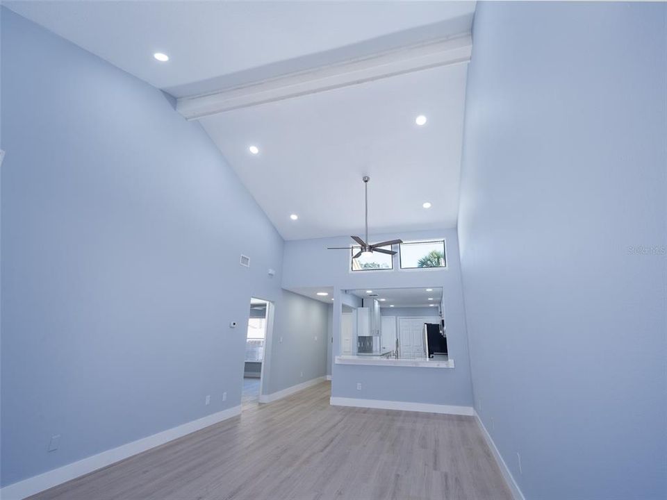 For Sale: $325,000 (2 beds, 2 baths, 1296 Square Feet)