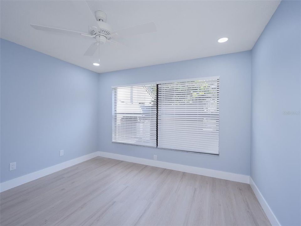 For Sale: $325,000 (2 beds, 2 baths, 1296 Square Feet)