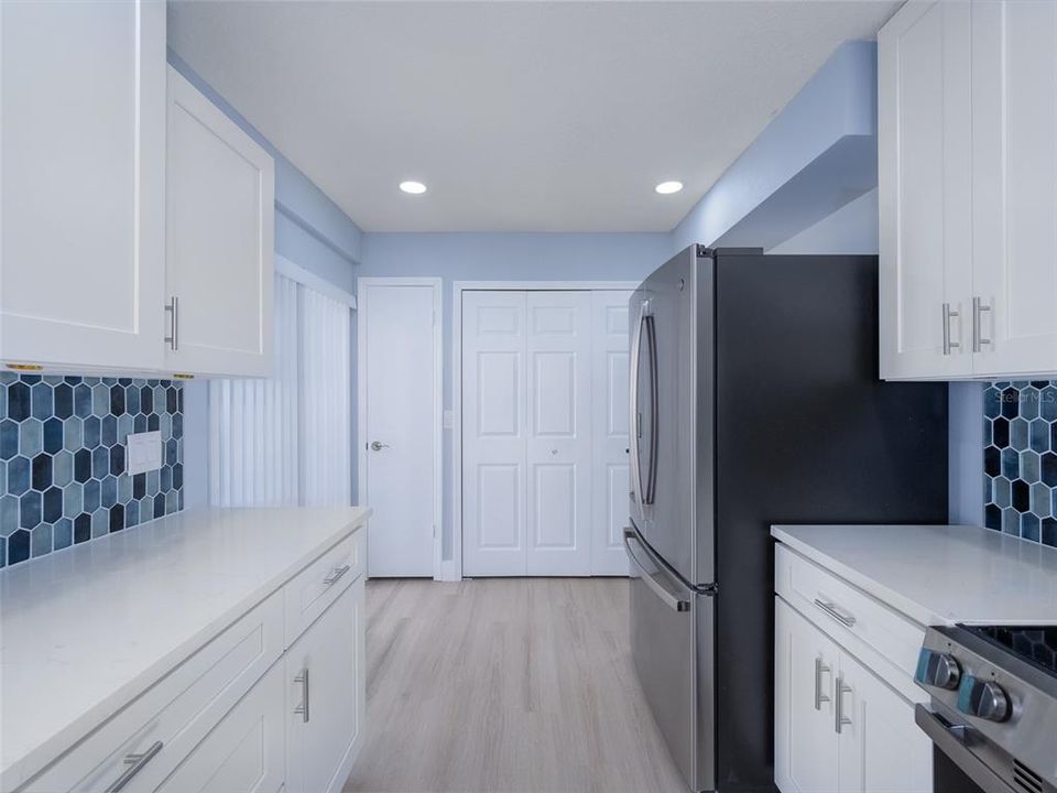 For Sale: $325,000 (2 beds, 2 baths, 1296 Square Feet)