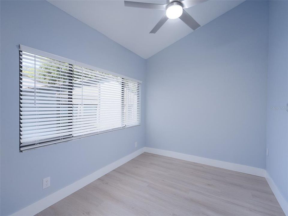 For Sale: $325,000 (2 beds, 2 baths, 1296 Square Feet)