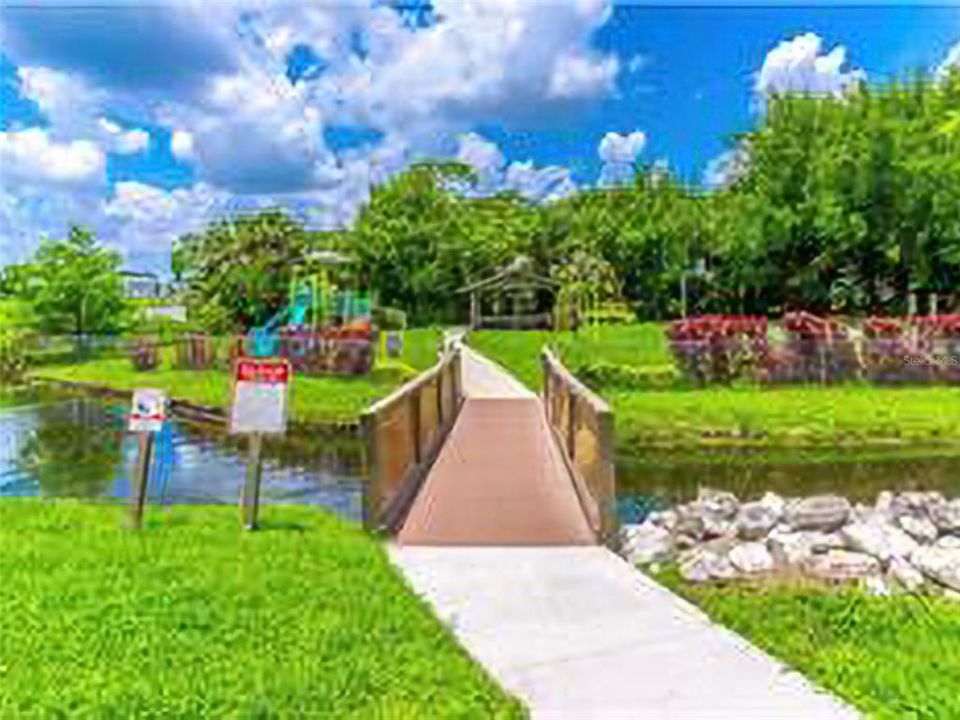 For Sale: $325,000 (2 beds, 2 baths, 1296 Square Feet)