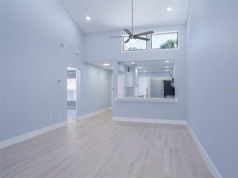 For Sale: $325,000 (2 beds, 2 baths, 1296 Square Feet)